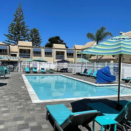 Amazing Location - Large And Luxurious 1 Bedroom Beach Condo By Beaches And Attractions